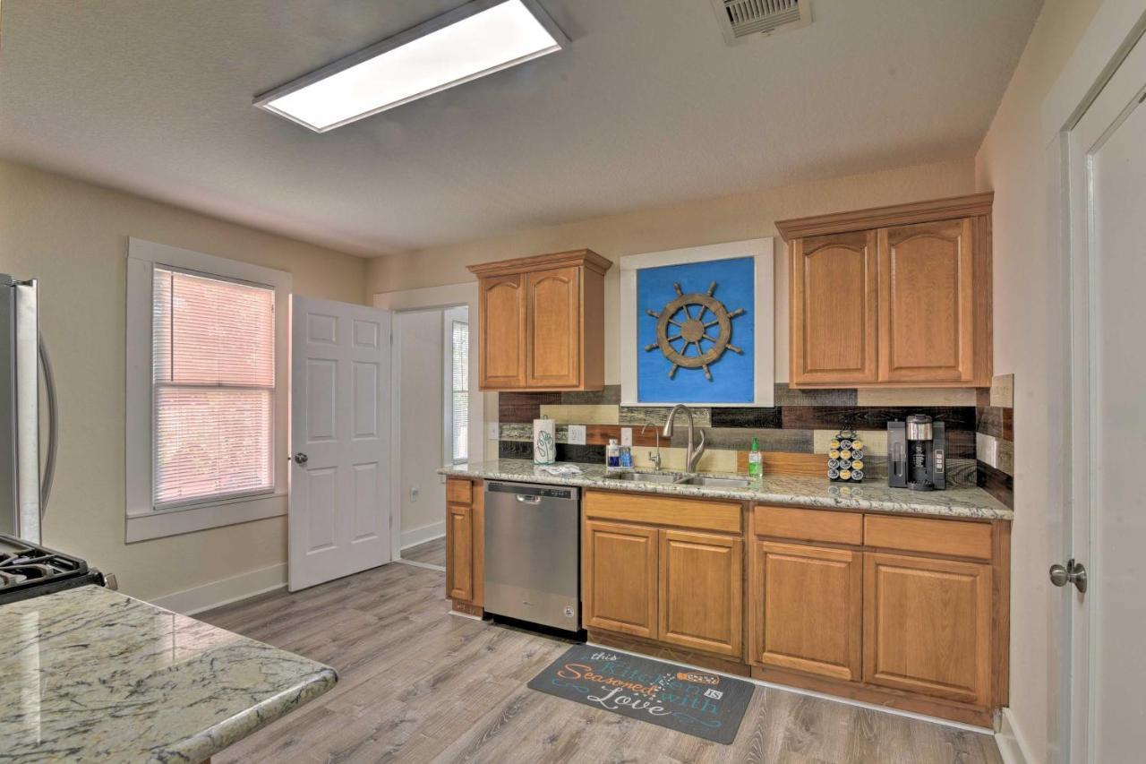 Bright Galveston Bungalow Half Mi To Pleasure Pier Екстериор снимка